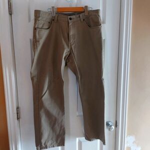 NWOT Men's khaki Dockers Straiggt Fit Pants. Never Worn. 38x40